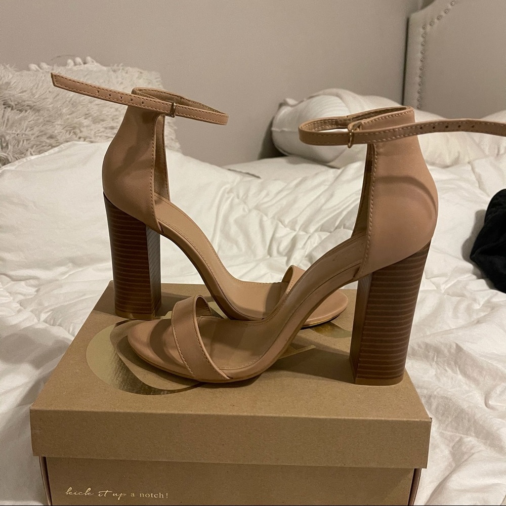 Nude Heels - Picture 6 of 7